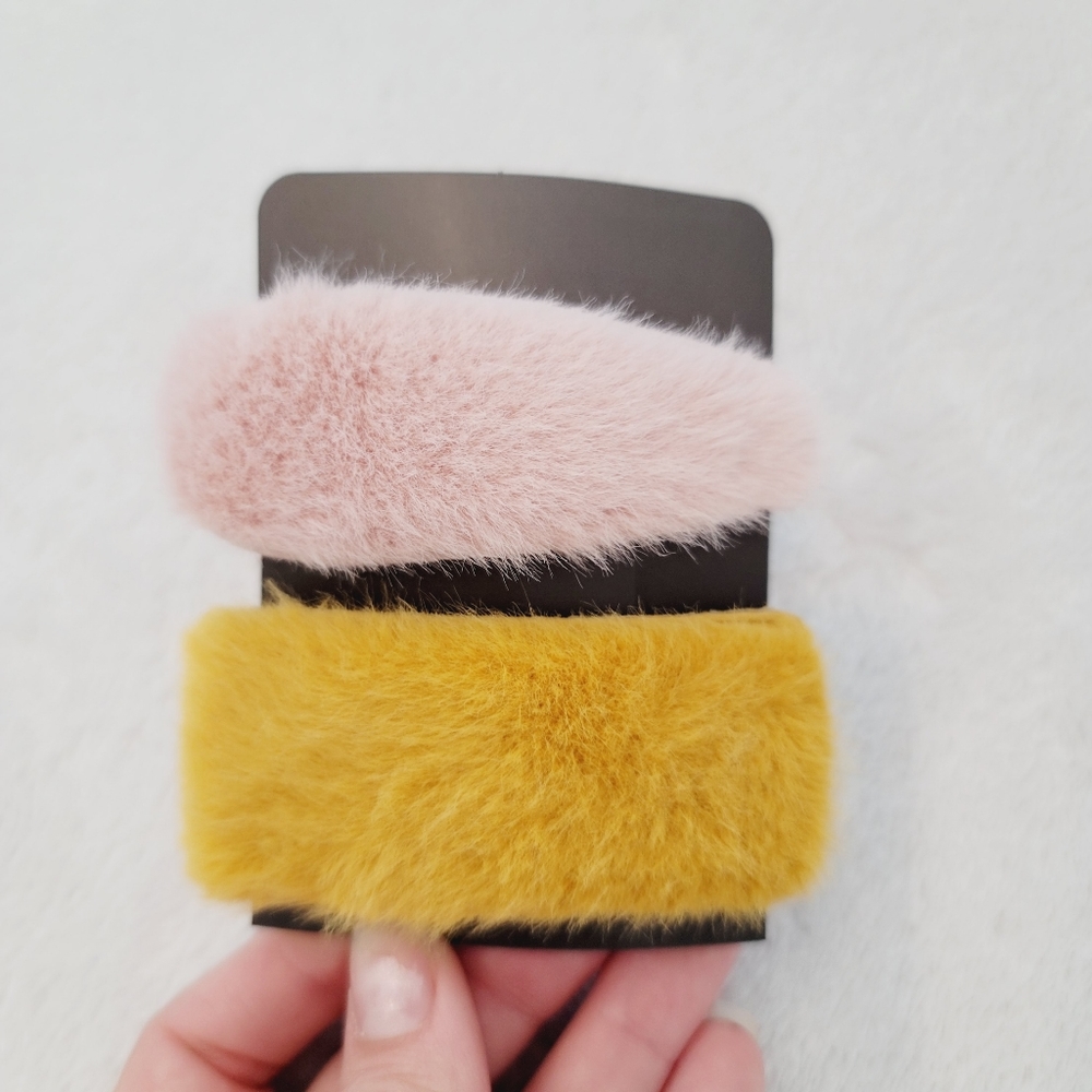 💕 NWOT 1 Pair Of Fluffy Hair Clips Pink and Yellow - Picture 4 of 9